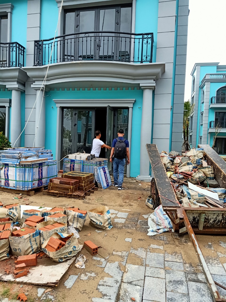 Khảo sát thi công cửa nhựa giả gỗ tại Phú Quốc 