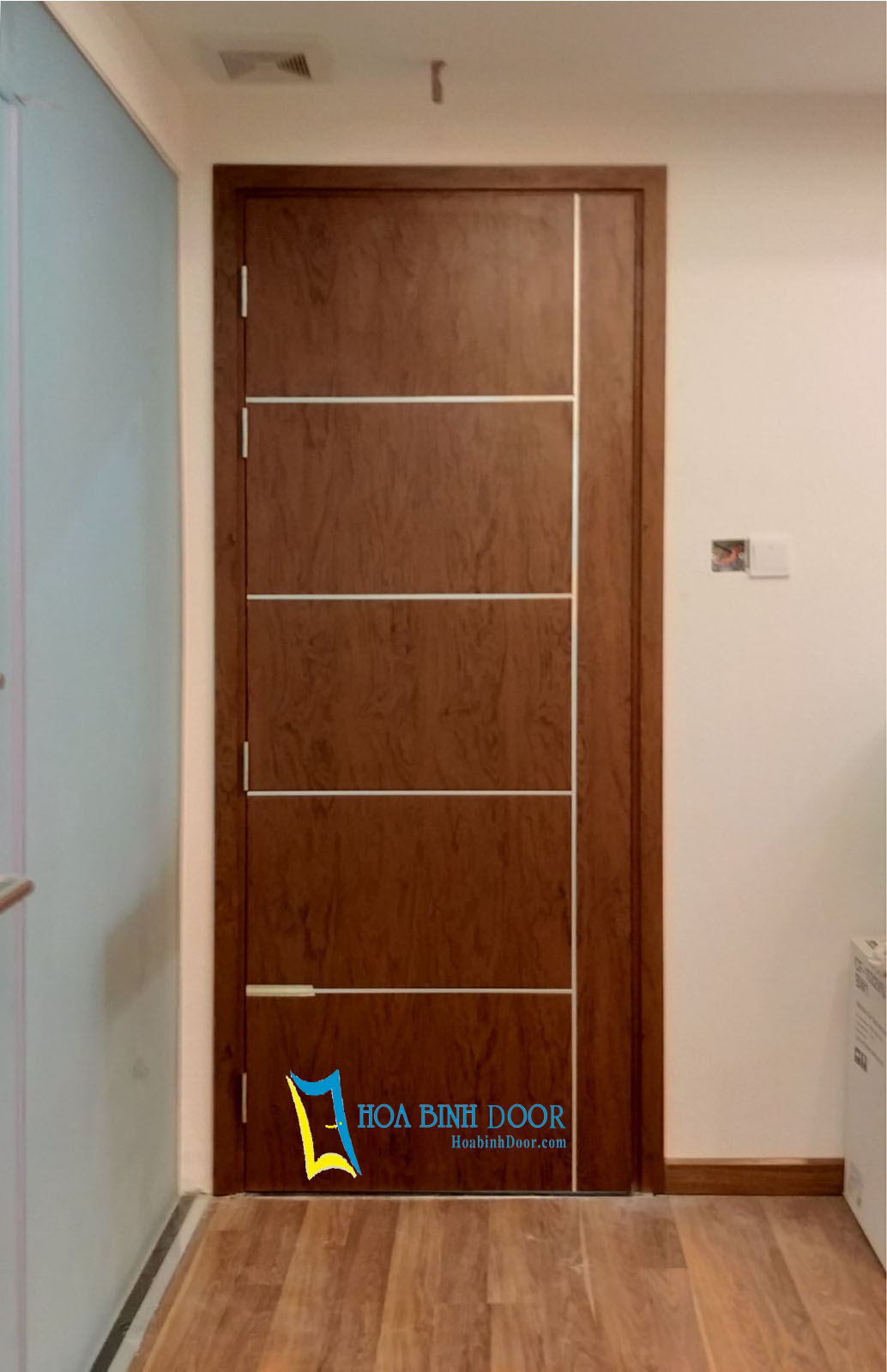 Mẫu Cửa Gỗ Công Nghiệp Cho Cửa chính chung cư