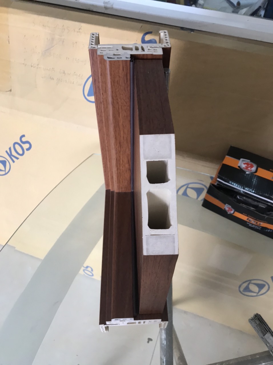 Lắp đặt cửa nhựa composite tại bình tân