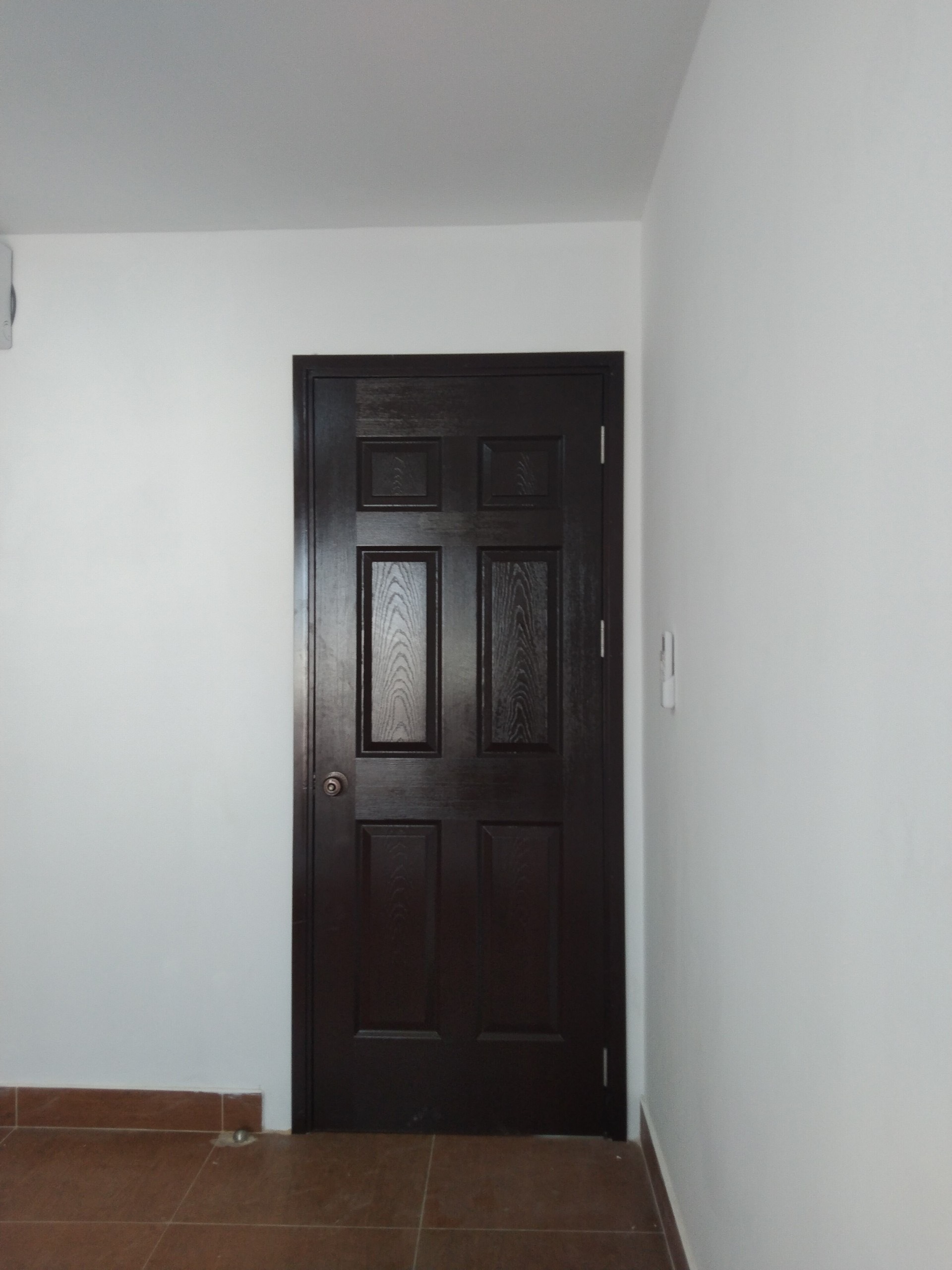 Cửa gỗ công nghiệp tại cam ranh