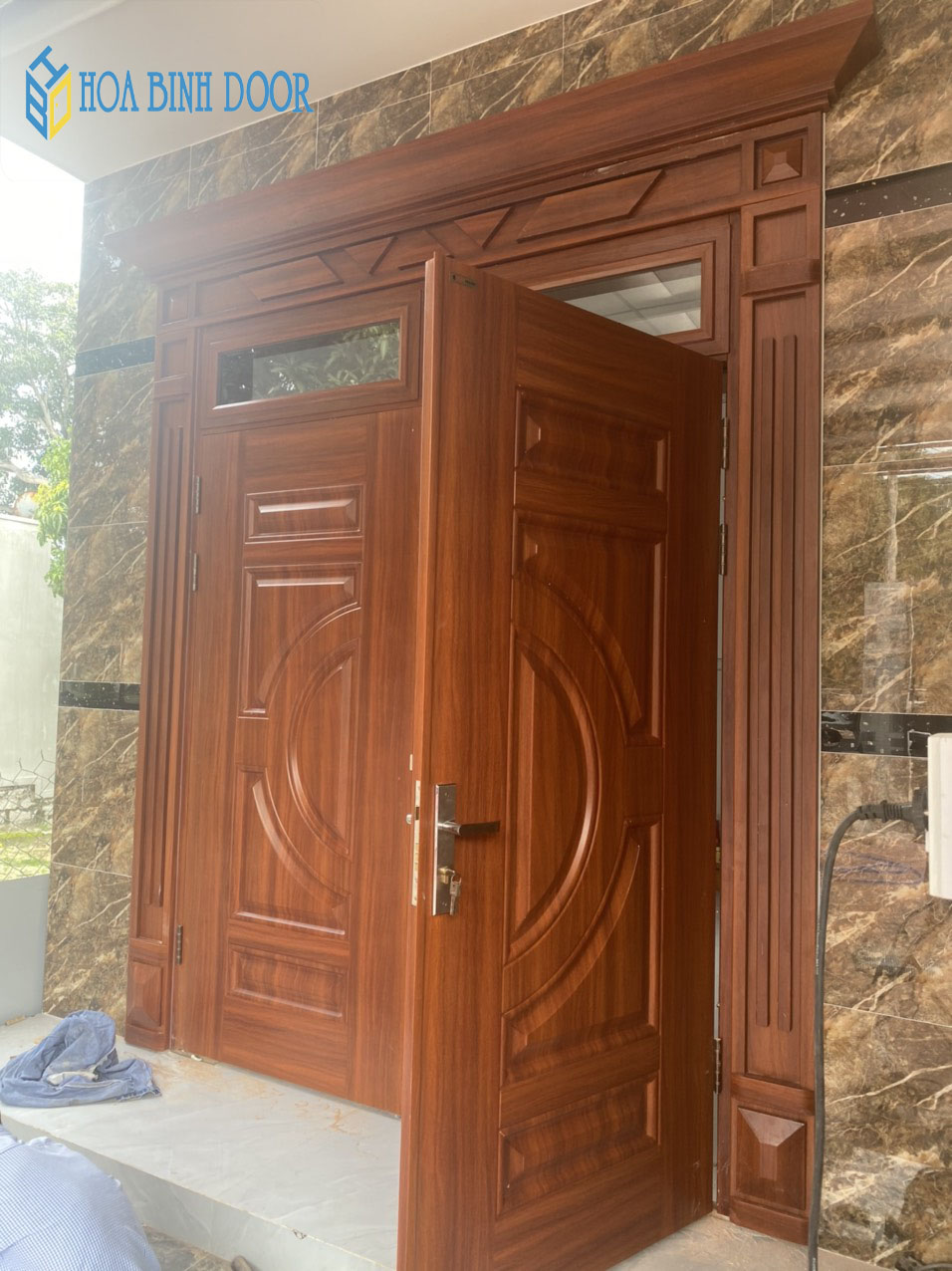 cửa thép vân gỗ tại ninh hòa