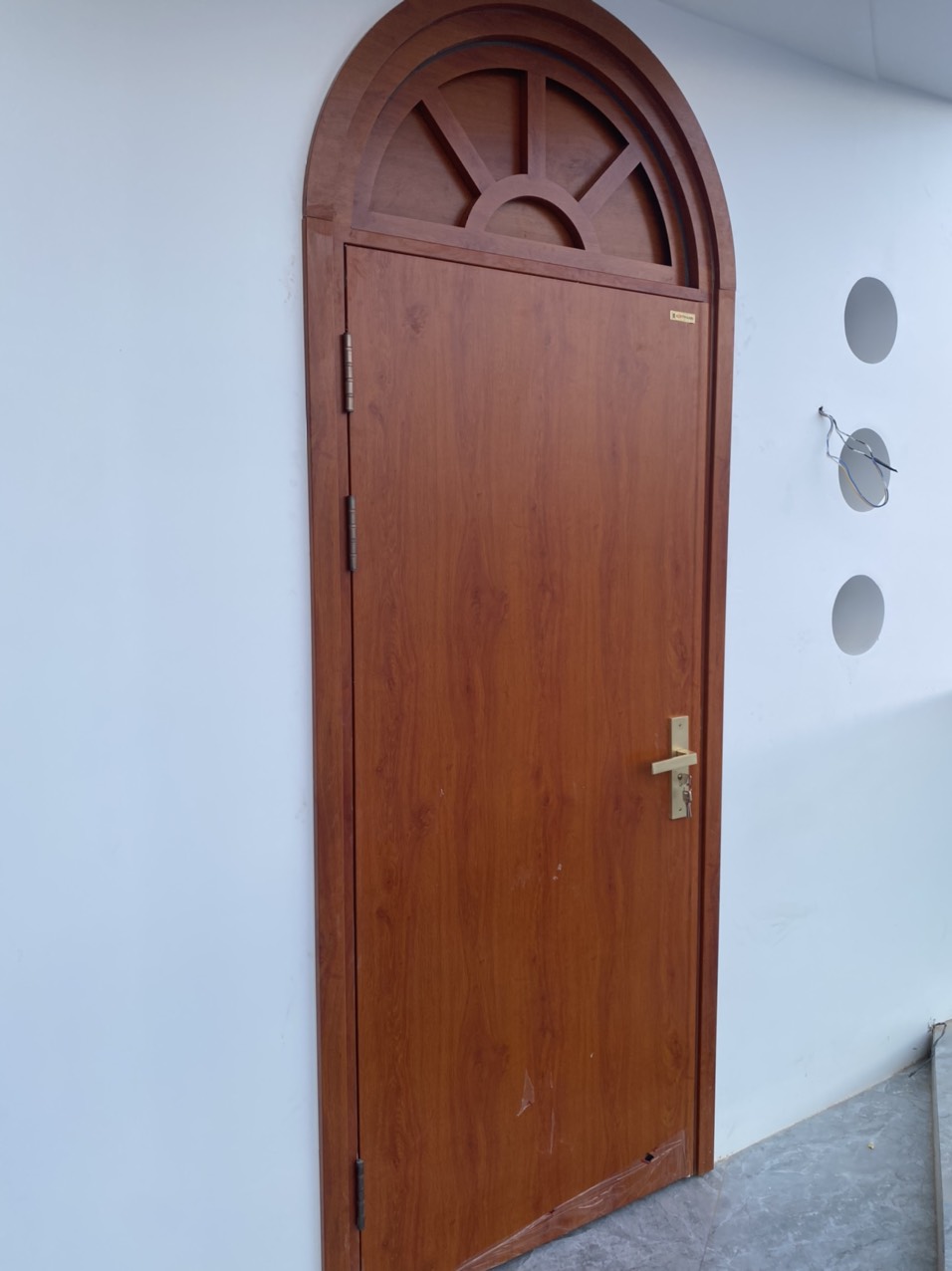 cửa thép vân gỗ tại ninh hòa