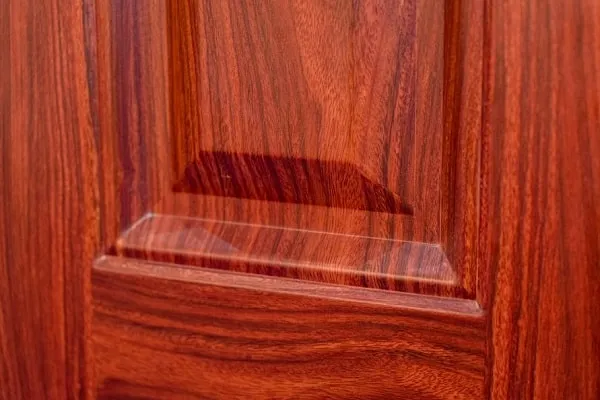 Bề mặt cửa thép vân gỗ