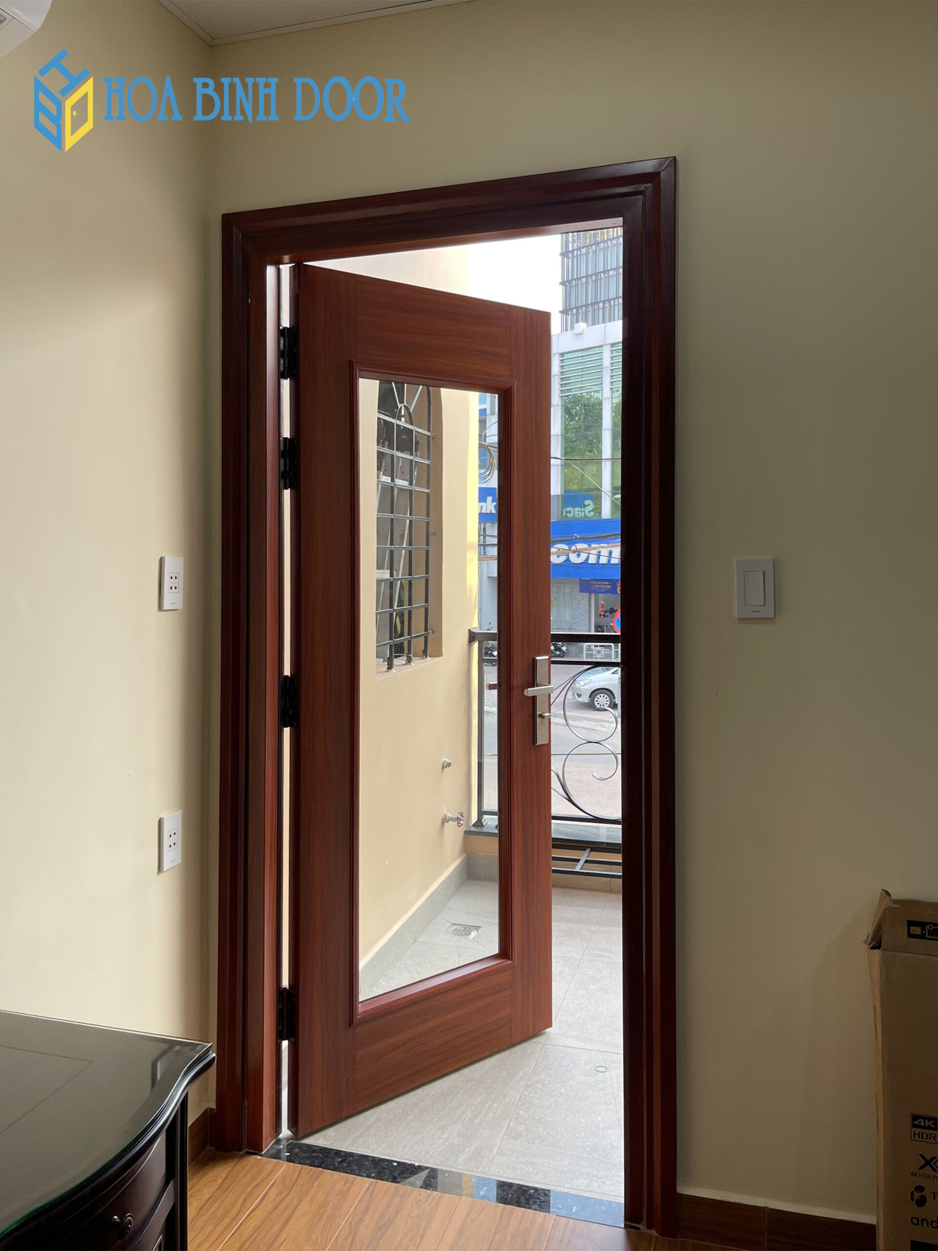 Cửa thép vân gỗ tại quận 10