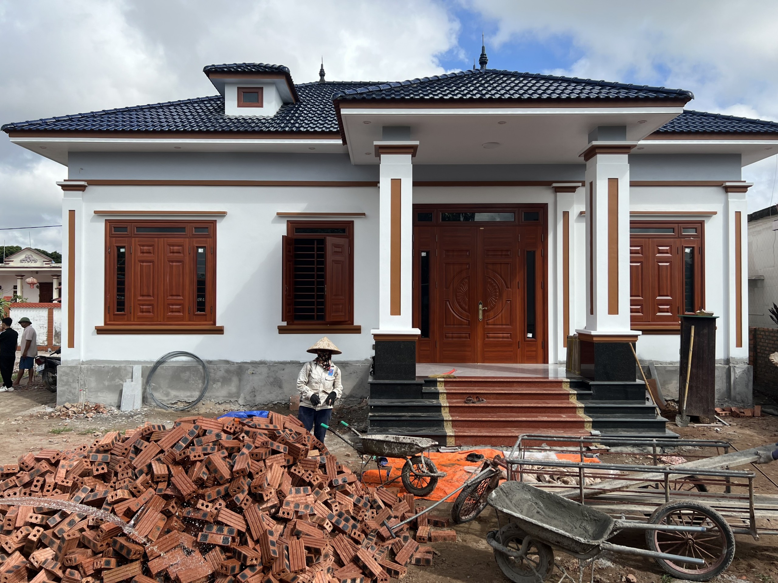 Báo giá cửa thép vân gỗ tại Bình Dương mới nhất 5/2024