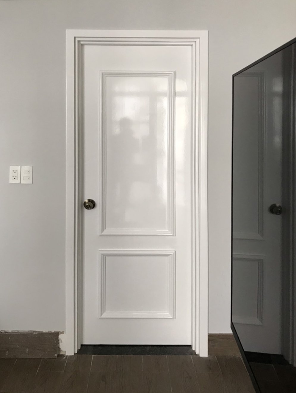 Cửa nhựa composite phào chỉ nổi Tân cổ điển | Mẫu + Giá