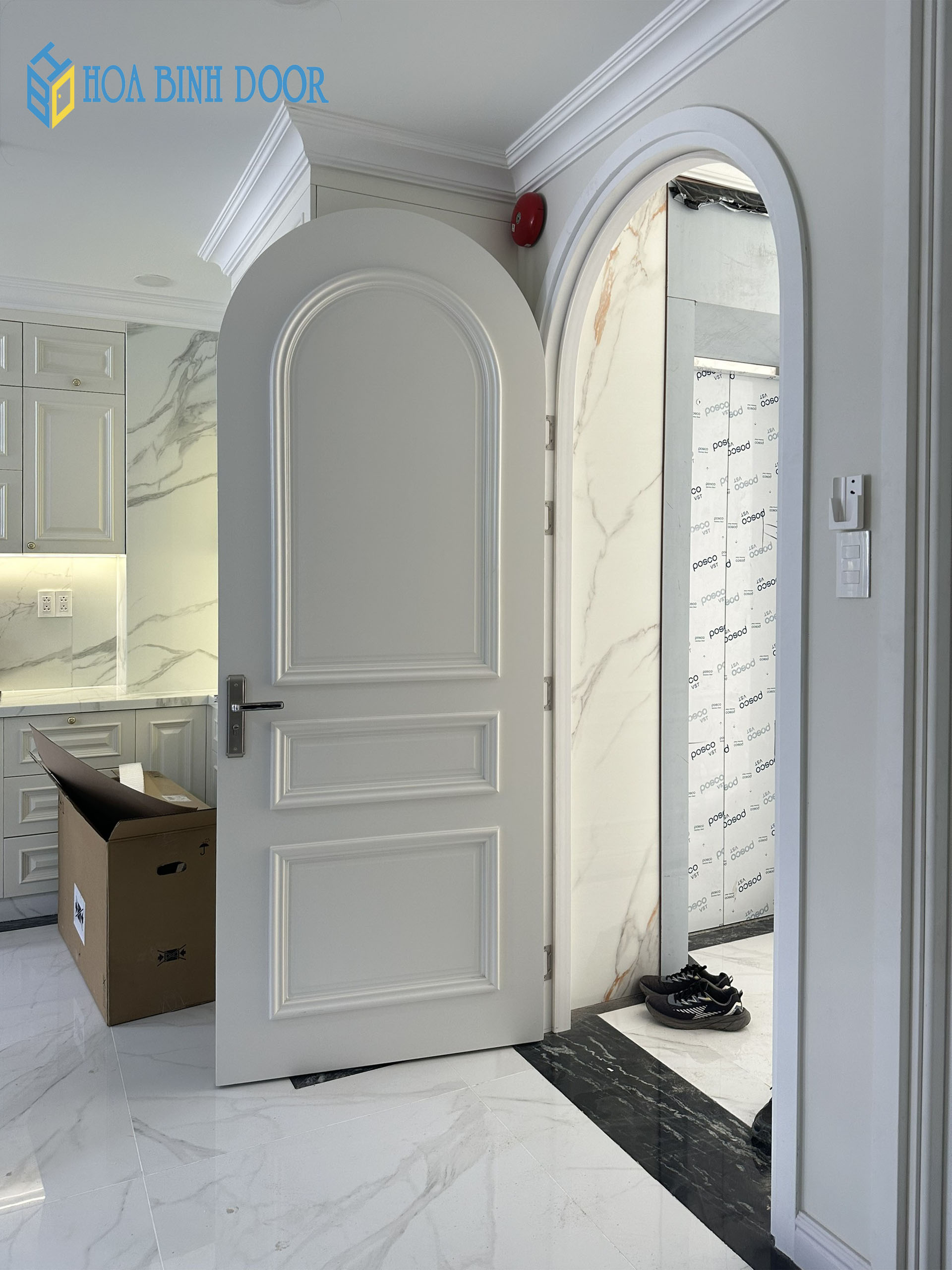 Báo giá cửa nhựa composite vòm mới nhất 9/2025 | Hoabinhdoor