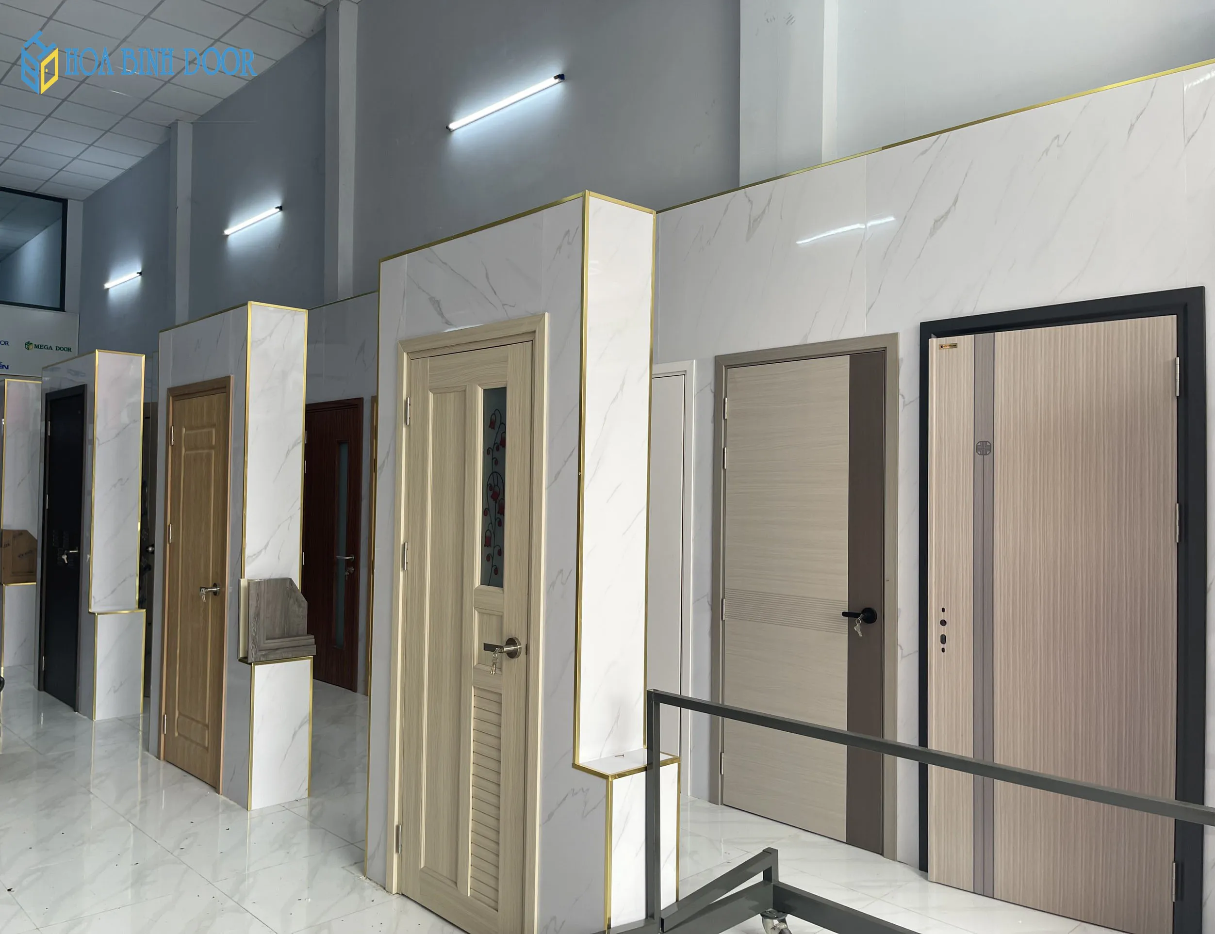 Báo giá cửa nhựa tại Hóc Môn | Cửa nhựa giả gỗ Hoainhdoor