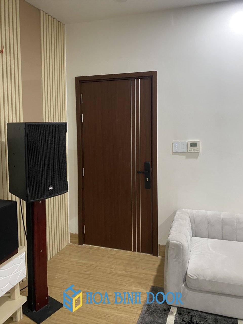 Cửa nhựa composite có lắp khóa vân tay được không ?